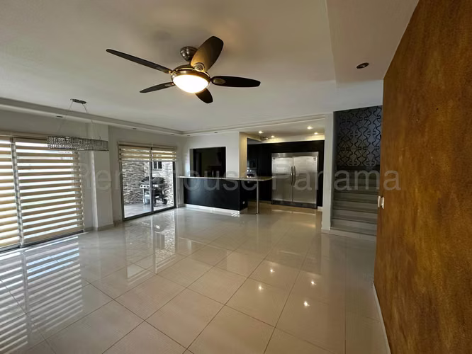 Venta de Casa con Línea blanca en Panama Pacifico Woodlands EC - Imagen 3
