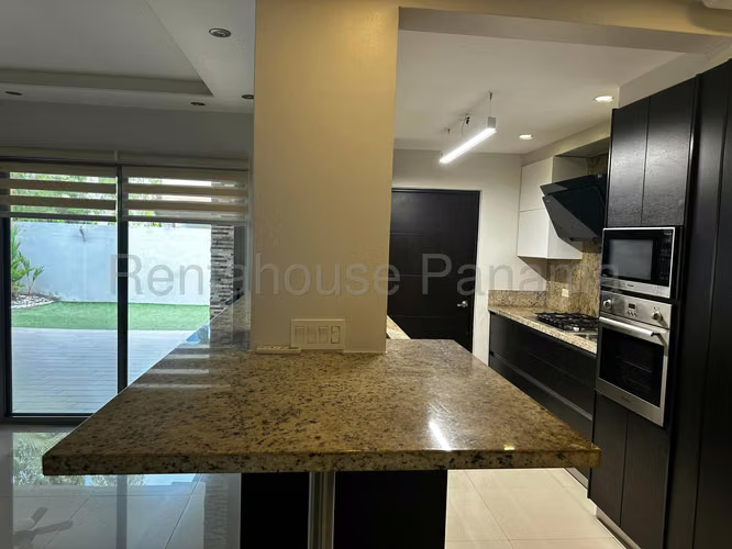 Venta de Casa con Línea blanca en Panama Pacifico Woodlands EC - Imagen 5