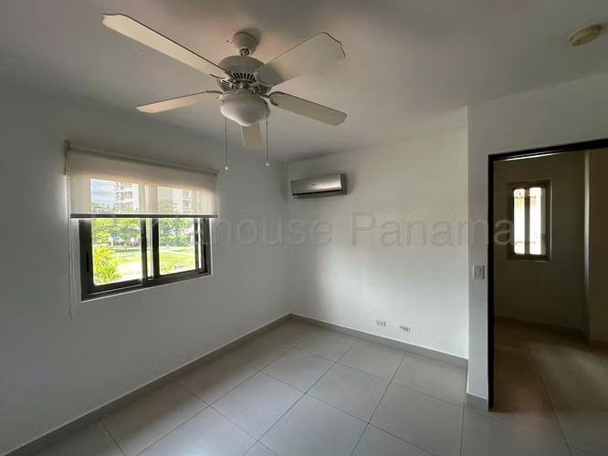 Venta de Casa con Línea blanca en Panama Pacifico Woodlands EC - Imagen 13