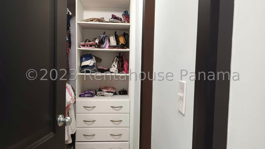 Venta de Casa en Albrook KC - Imagen 15