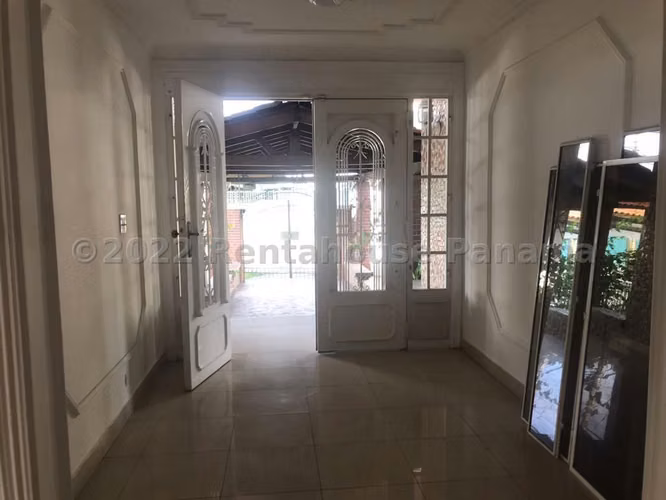 Venta de Casa en Albrook KC - Imagen 10