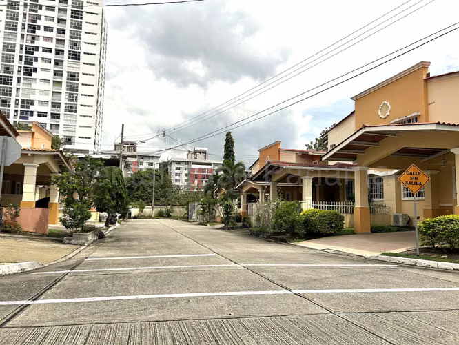 Venta de Casa en Villa Lucre Paseo Real 208 Mts PD