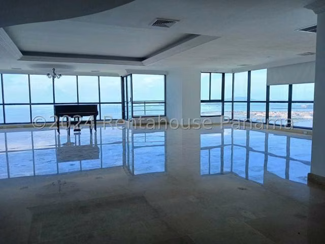 Apartment for Sale on Avenida Balboa JG