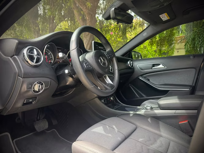 MERCEDES GLA