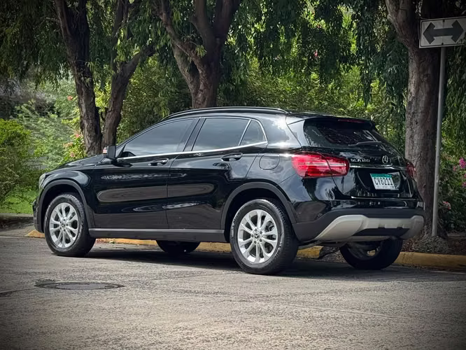 MERCEDES GLA