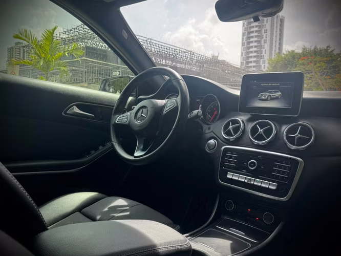 MERCEDES GLA