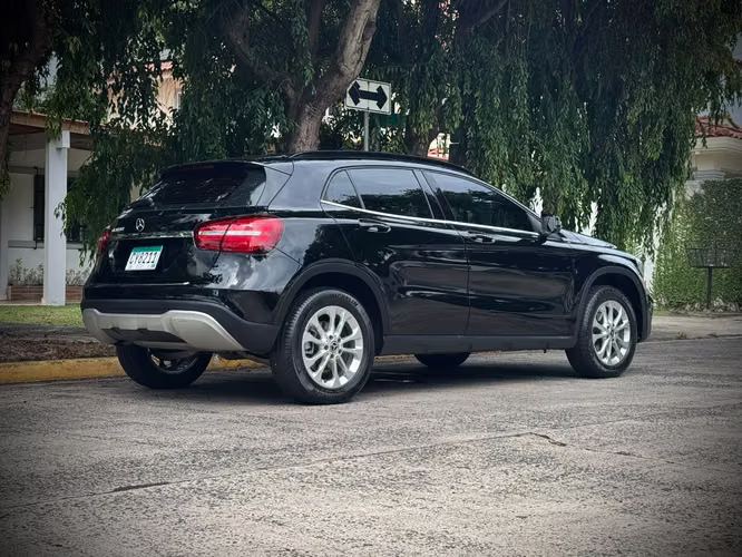 MERCEDES GLA