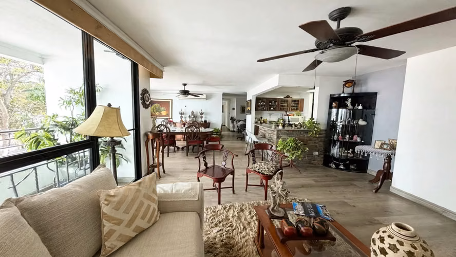 Apartamento en Punta Paitilla I con balcón y 2 parking - Imagen 2