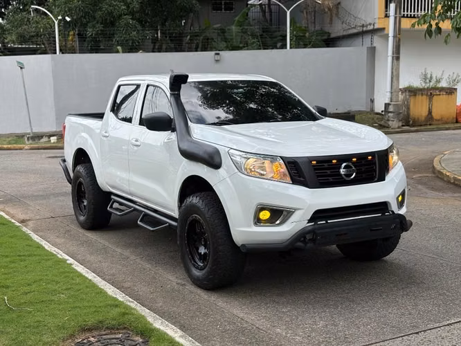 Nissan NP300 Manual 4x4 Full Extras Año 2019 - Imagen 2