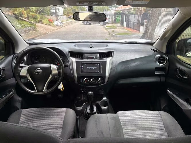 Nissan NP300 Manual 4x4 Full Extras Año 2019 - Imagen 5