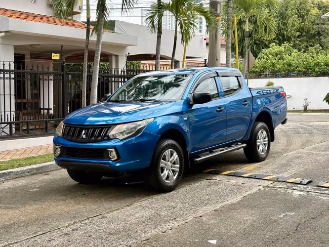 Mitsubishi L200 Manual 4x4 Japonés