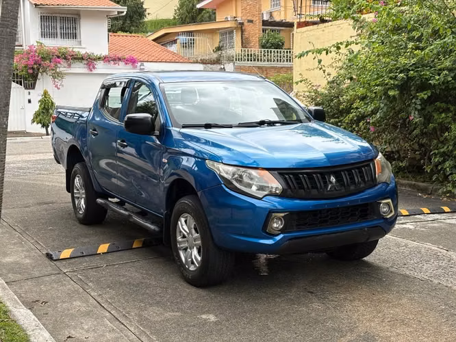 Mitsubishi L200 Manual 4x4 Japonés - Imagen 3