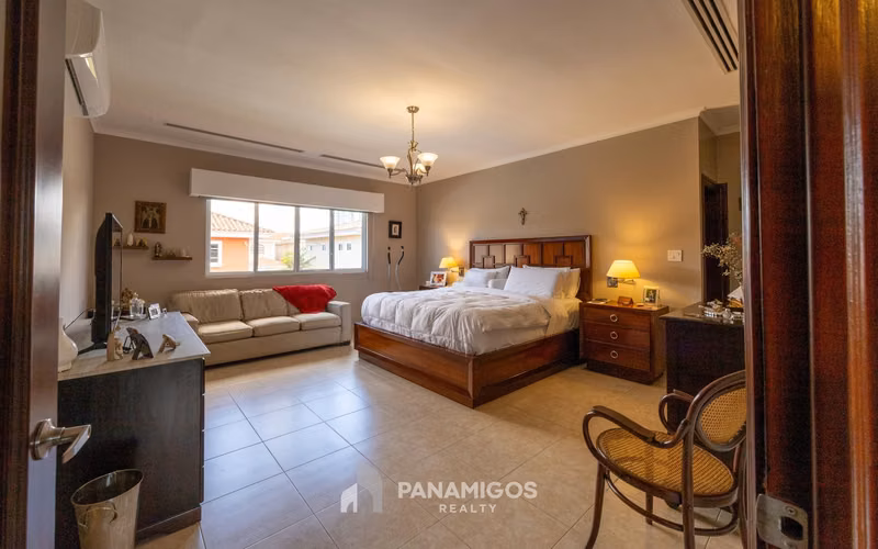 Casa amplia en venta en PH Palmeras del Este- Costa del Este - Imagen 4