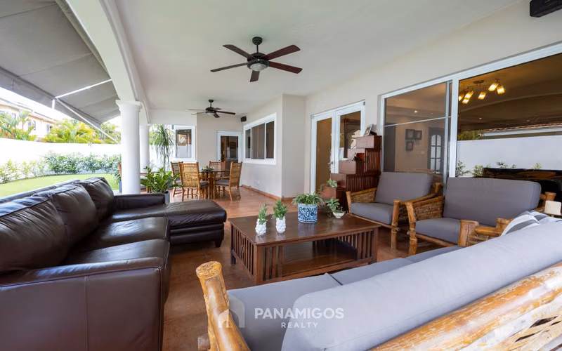 Casa amplia en venta en PH Palmeras del Este- Costa del Este - Imagen 5