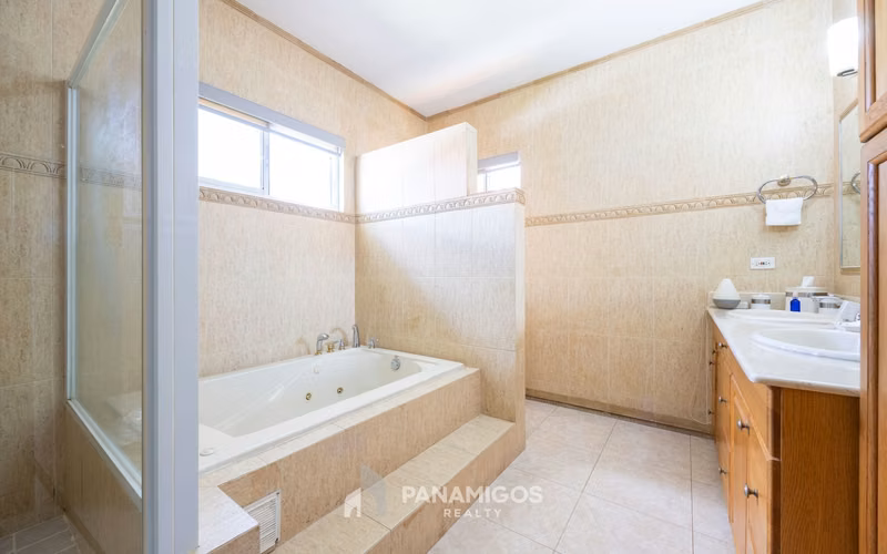 Casa amplia en venta en PH Palmeras del Este- Costa del Este - Imagen 15