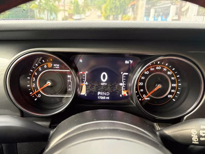 Jeep JL Wrangler Sahara Año 2022 automático 4x4 - Imagen 5