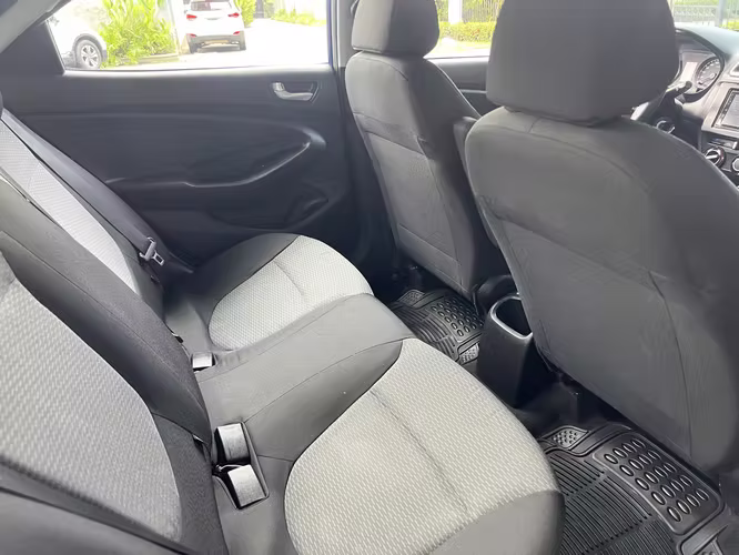 Hyundai Verna 2022 automático - Imagen 11