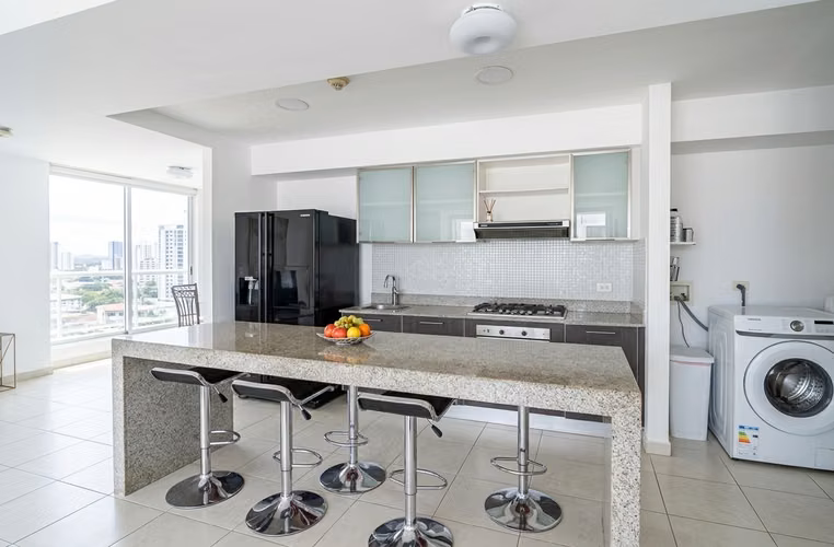 Apartamento en El Cangrejo I con balcón y ubicación premium - Imagen 4