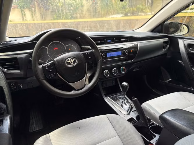 Toyota Corolla automático año 2014 Semi Full - Imagen 5