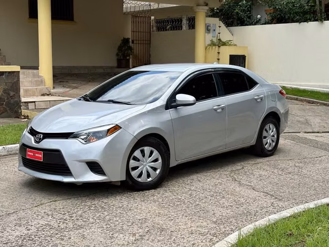 Toyota Corolla automático año 2014 Semi Full