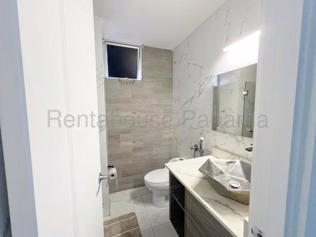 SE alquila apartamento con 2 parkings en Dos Mares - Imagen 12