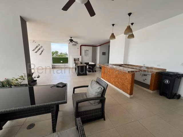 SE alquila apartamento con 2 parkings en Dos Mares - Imagen 2