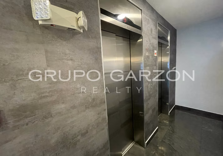 Se alquila apartamento en PH Venezia Tower (con 2 estacionamientos en El Carmen) - Imagen 2