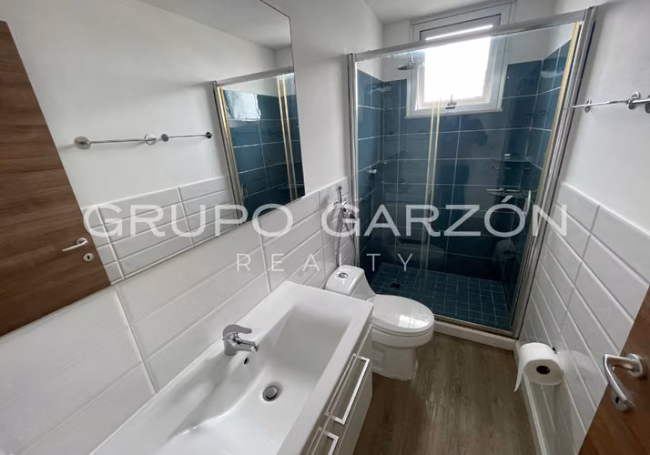 Se alquila apartamento en PH Venezia Tower (con 2 estacionamientos en El Carmen) - Imagen 13