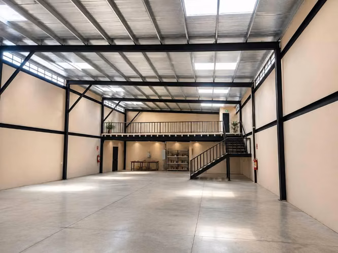Galera en venta rio abajo - precio oportunidad