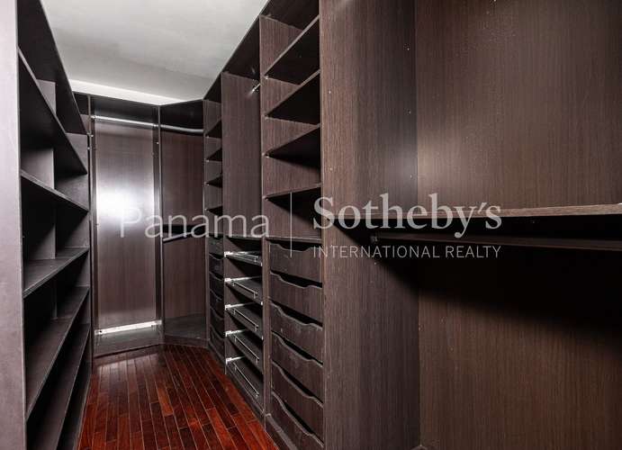 Apartamento en Alquiler/Venta en Avenida Balboa | PH Los Delfines | Vista al Mar