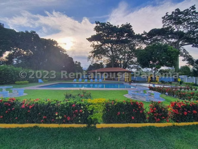 Terreno en Venta en Las Lajas.