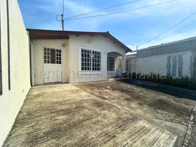 Casa en Venta en Tocumen. 26-2092.