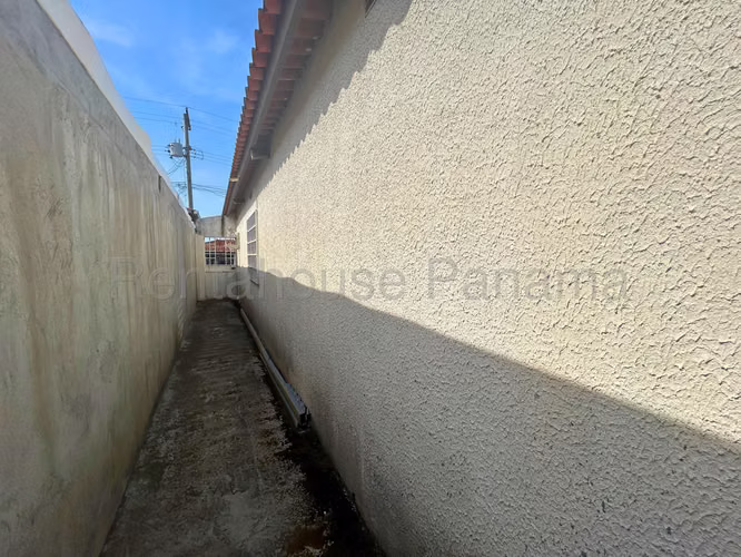 Casa en Venta en Tocumen. 26-2092.