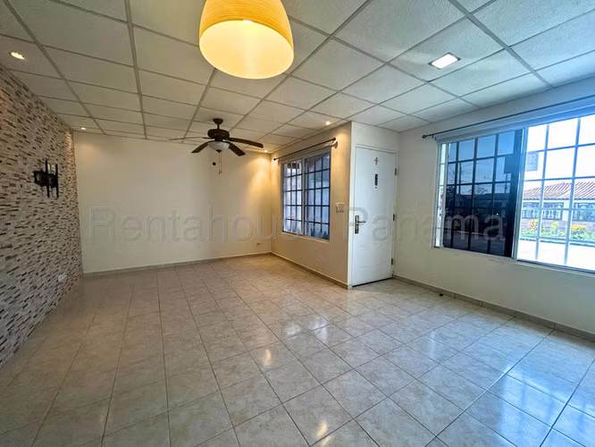 Casa en Venta en Tocumen. 26-2092.