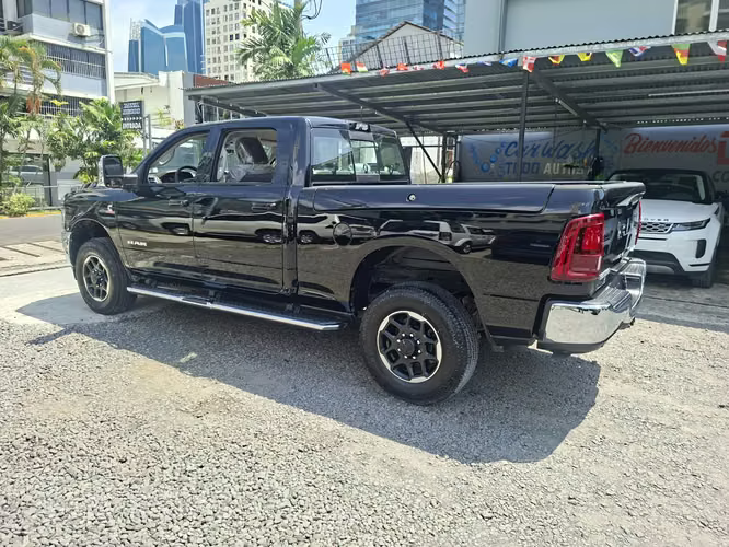 RAM 2500 Laramie 2025 - Imagen 4