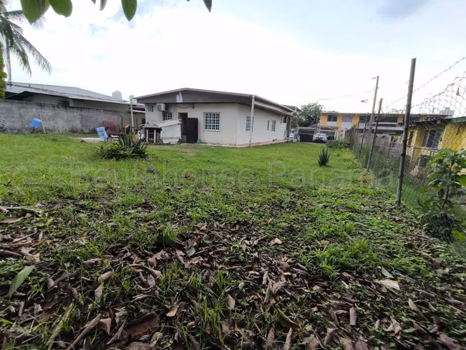 Se Vende Terreno en Parque Lefevre EH