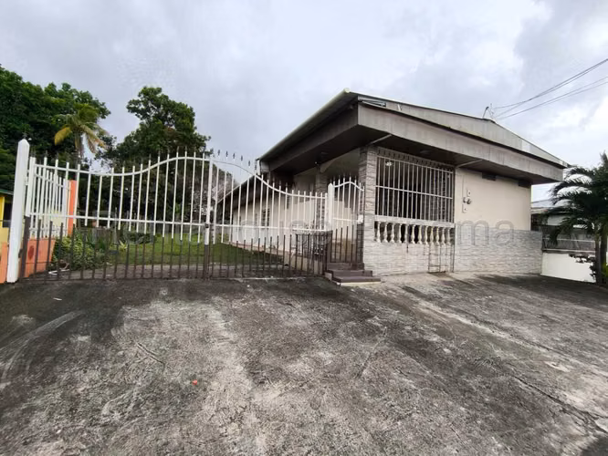 Se Vende Terreno en Parque Lefevre EH