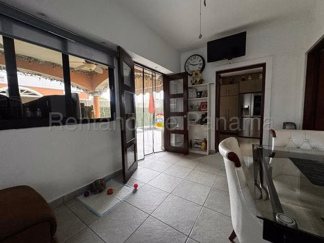 Venta de Casa Duplex en El Doral, calle costa sur
