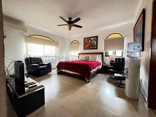 Venta de Casa Duplex en El Doral, calle costa sur
