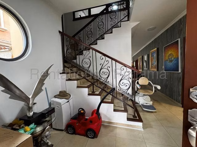 Venta de Casa Duplex en El Doral, calle costa sur
