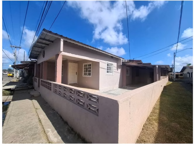 Casa en Venta en Sabanitas, Colón – 3 Recámaras | 250 m²