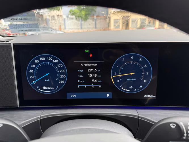HYUNDAI SANTAFE 2025 IMPECABLE COMO NUEVO - Imagen 12