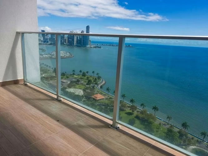 En Venta Apto en H2O Av Balboa $184,000 - Imagen 2