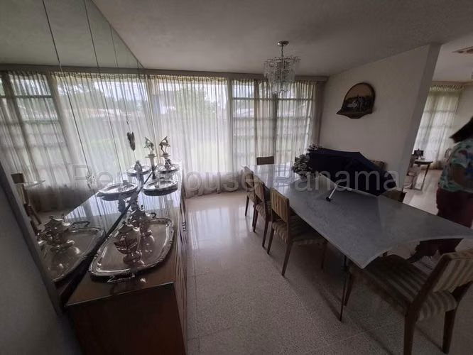 Vendo Casa en Altos del Golf LC25-9847