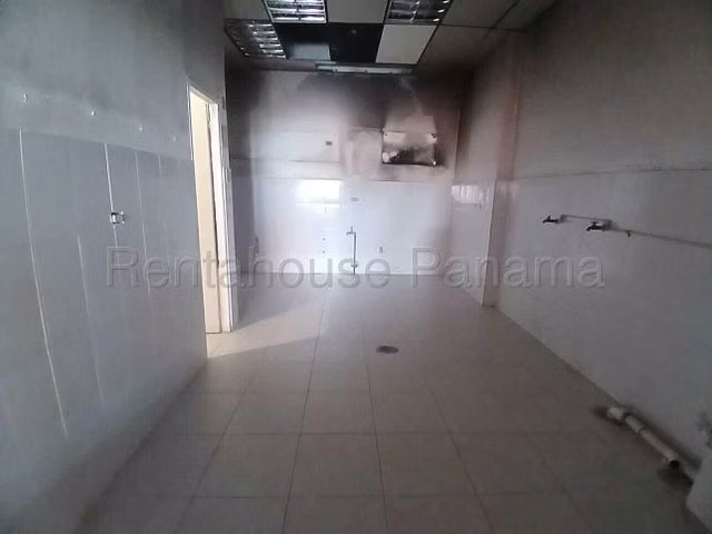 ALQUILER DE LOCAL COMERCIAL EN BRISAS DEL GOLF - Imagen 9