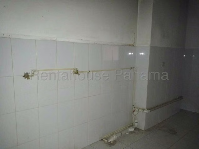 ALQUILER DE LOCAL COMERCIAL EN BRISAS DEL GOLF - Imagen 8