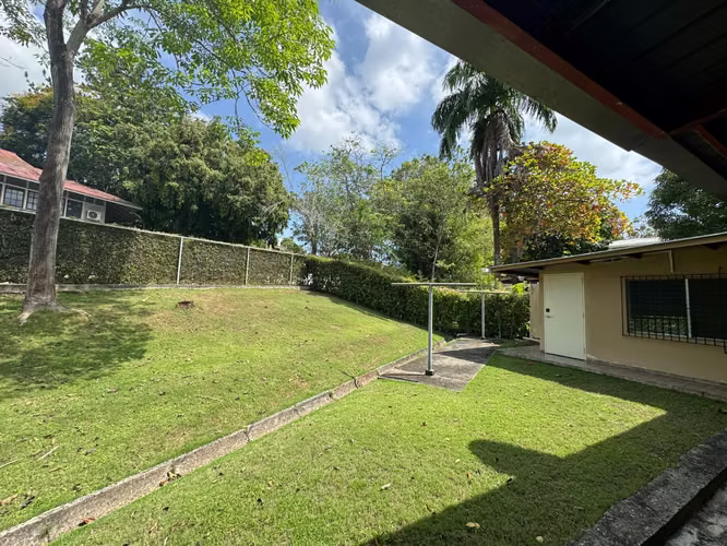 EXCEPCIONAL TERRENO DE 1,113 m² EN ESQUINA EN DIABLO + CASA CON GRAN POTENCIAL