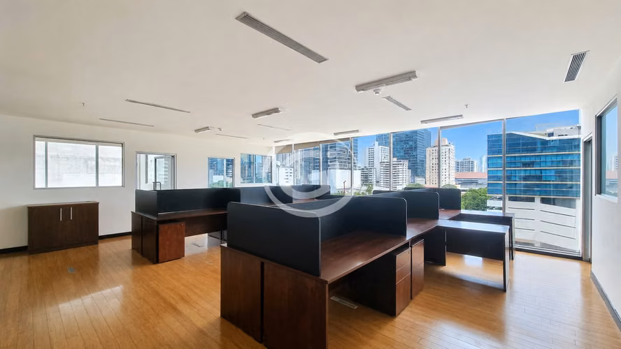 Venta Oficina Amoblada Office One Obarrio a pasos de Calle 50 - Imagen 2