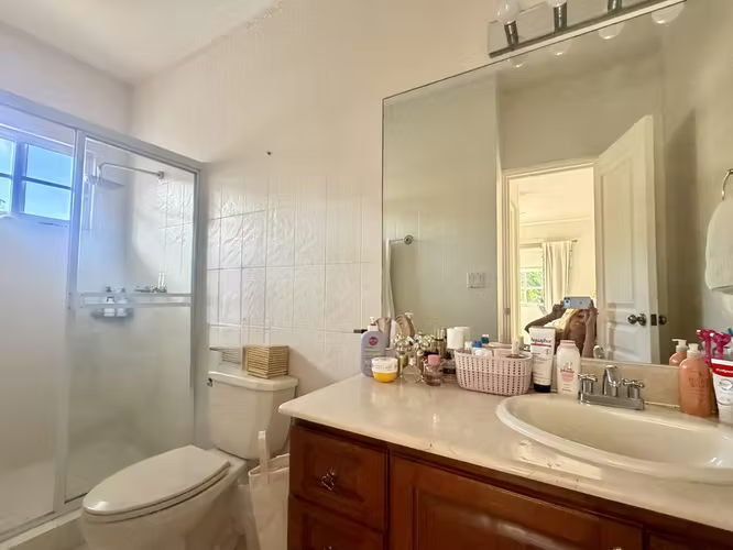 Apartamento en venta con amplio jardín - Costa del Este - Imagen 9