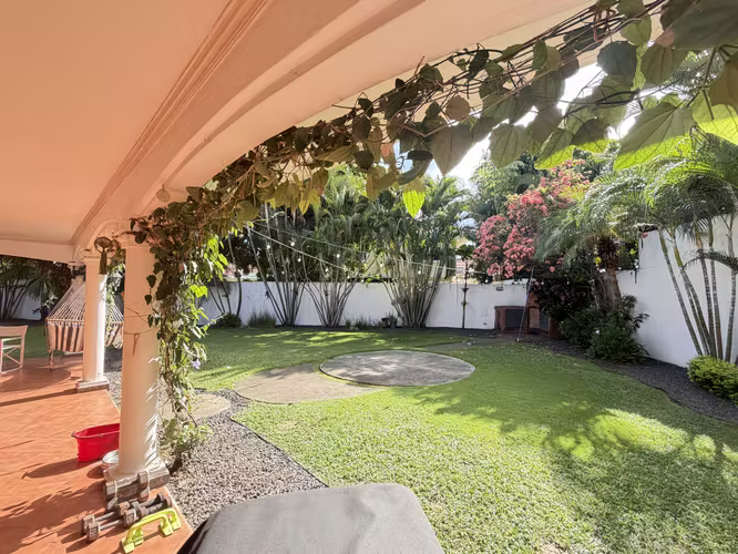 Apartamento en venta con amplio jardín - Costa del Este - Imagen 16